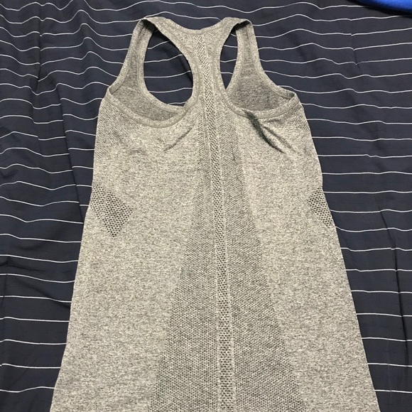 New balance eraser back tank top - Picture 2 of 2